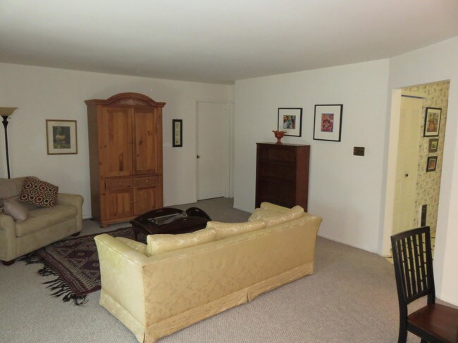 Foto del edificio - 43 Lexington Ct