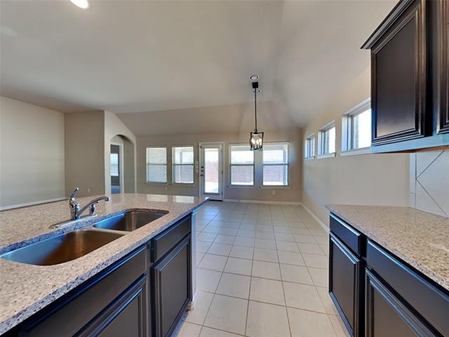 Building Photo - 1618 Sherwood Dr