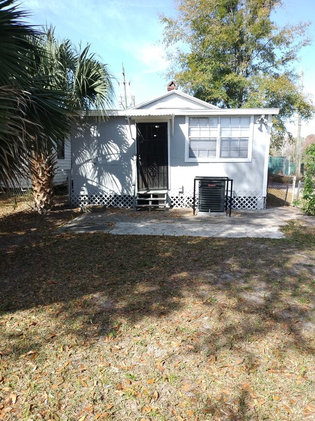 Foto del edificio - 3/1 Single Family Home Available now! 32204