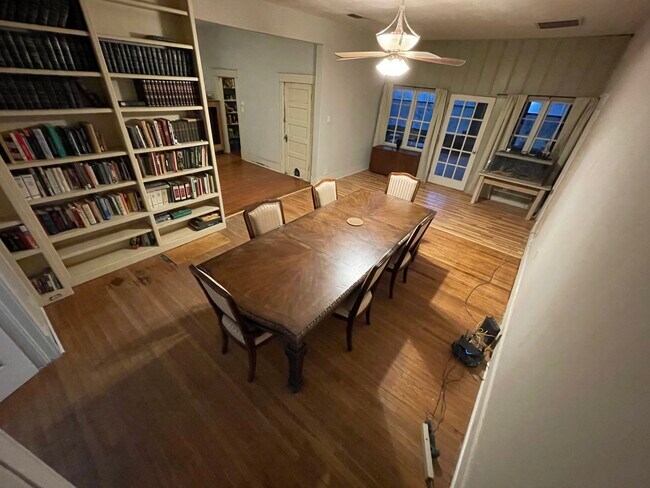 Foto del edificio - 2501 N Hughes Ave