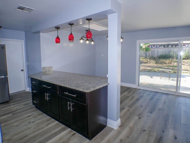 Building Photo - Delightful 3 bed/2 bath home in a well-est...