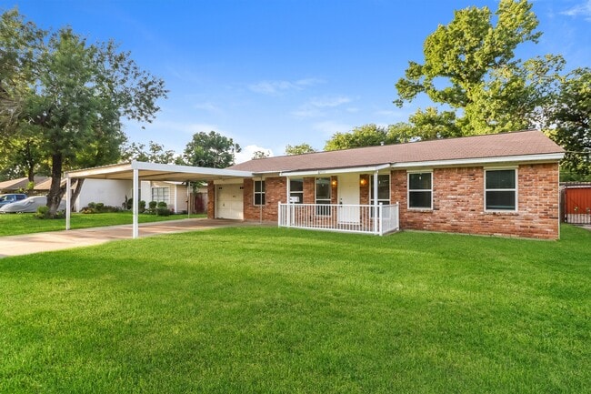 Foto del edificio - 6910 Cole Creek Dr