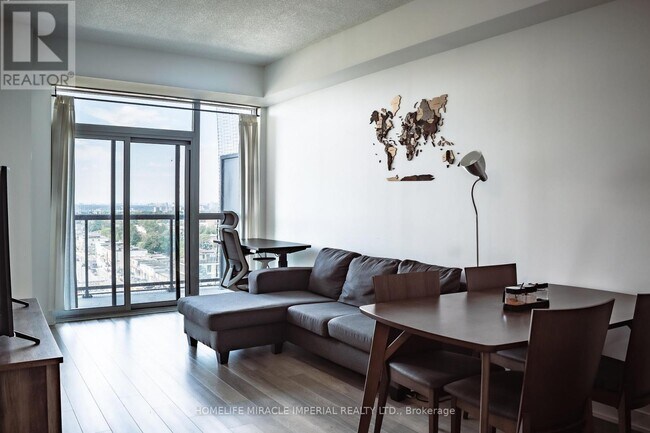 Photo du bâtiment - 1603 Eglinton Ave W