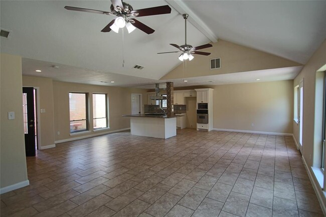 Foto del edificio - 15710 Pine Mountain Dr