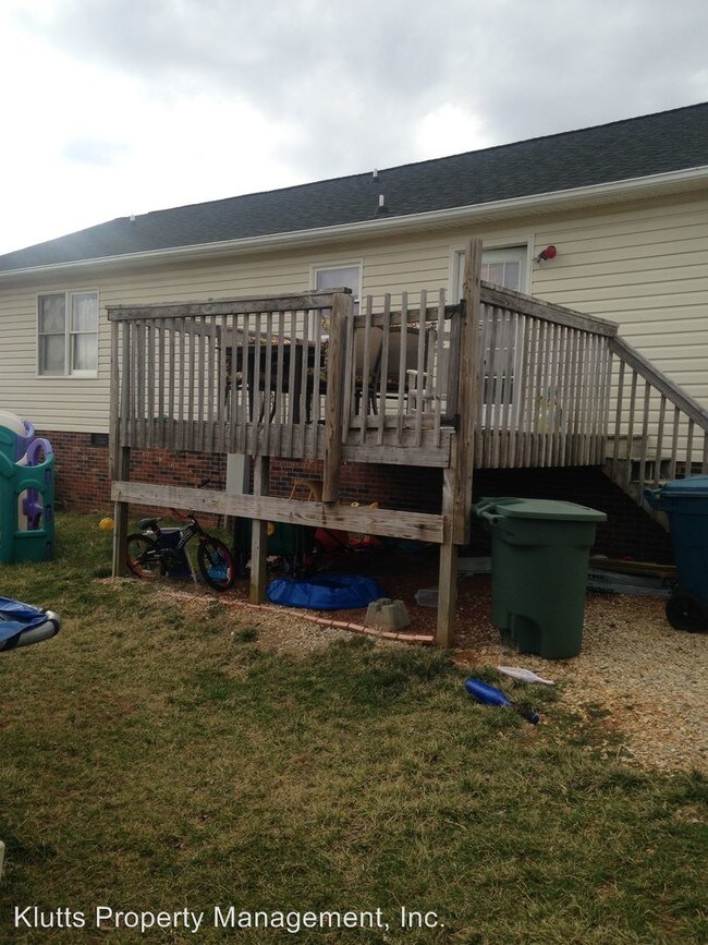 Building Photo - 135 Hilltop Ln