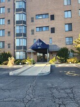 Building Photo - 606 E Woodland Park Ave