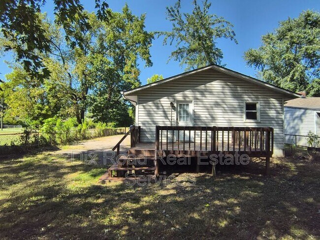Building Photo - 2308 Waneta Ave