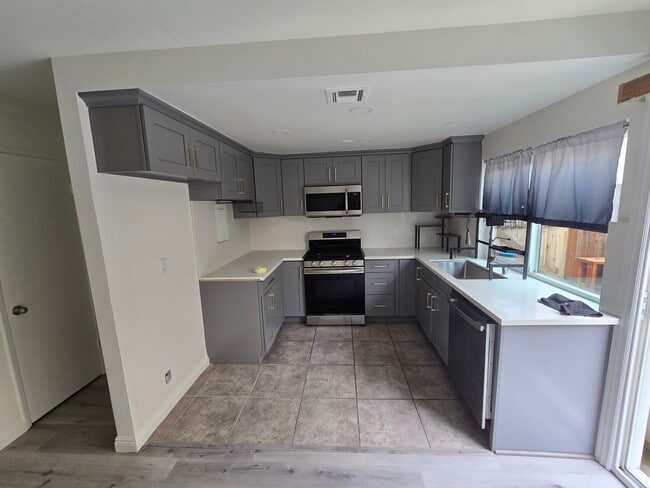 Foto del edificio - 1025 Junipero Dr