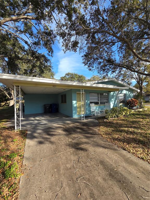 Foto del edificio - 821 Helena Dr