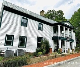 216 E Main St