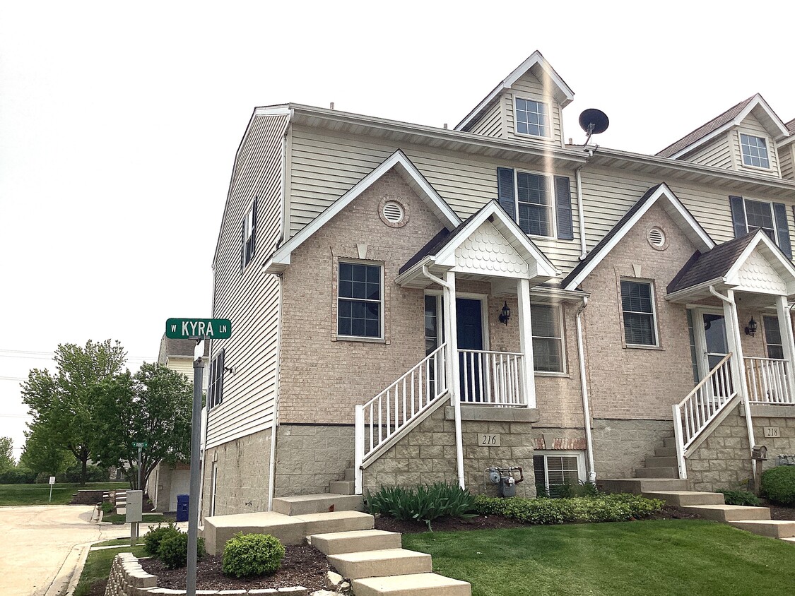 Foto principal - 216 W Kyra Ln