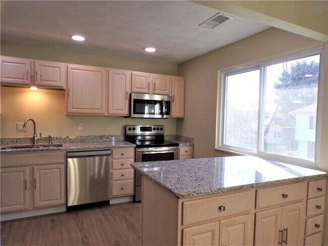 Foto del edificio - 144 Edaville Ct