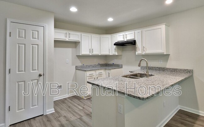 Photo - 1118 Weare St House