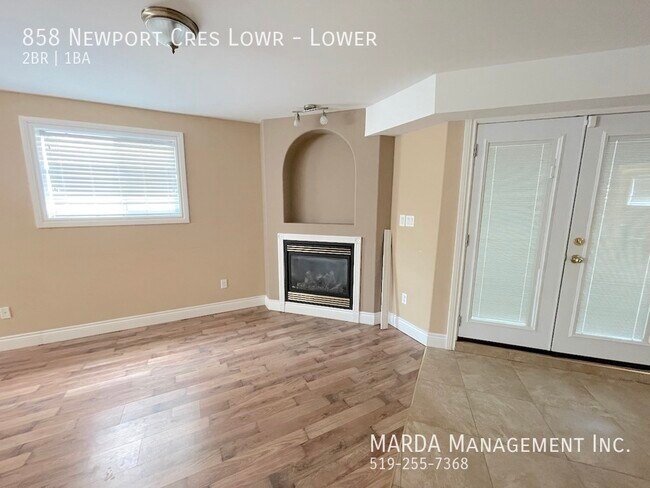 Building Photo - COZY 2 BED/ 1 BATH - LOWER UNIT IN SOUTH W...