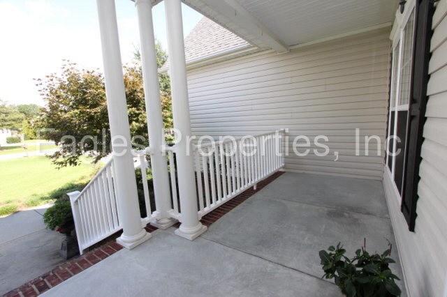 Building Photo - 806 S Baden Ct