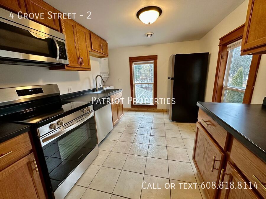 Foto principal - Fully Remodeled 2 bed/1 bath Across from L...