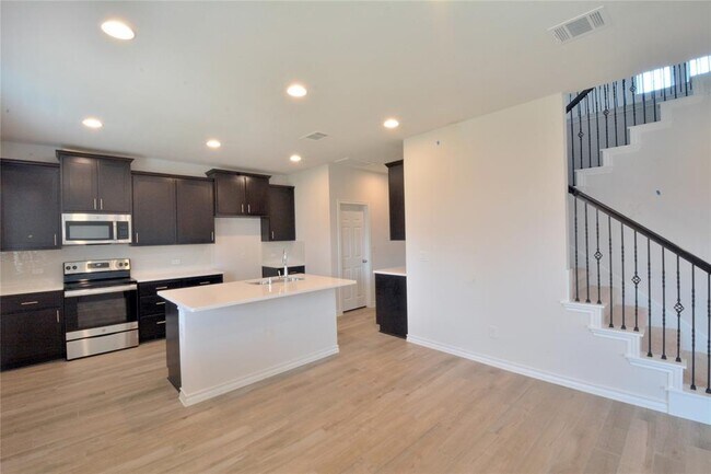 Foto del edificio - 349 Capstone Rd