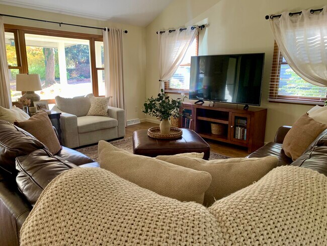 Foto del edificio - 403 Tamarack St