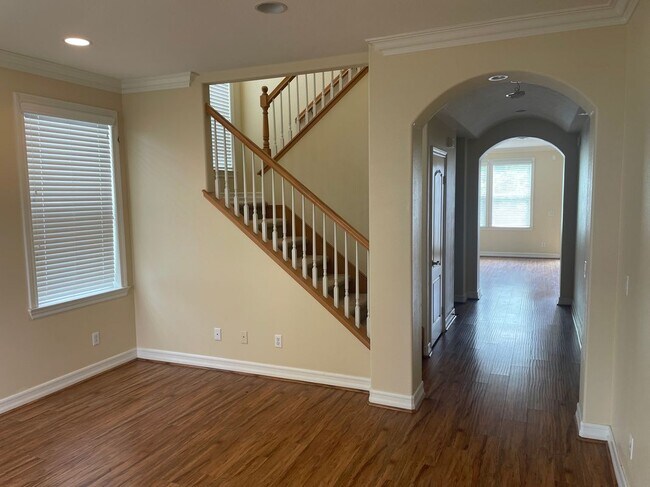 Foto del edificio - 2100 Canyon Cir