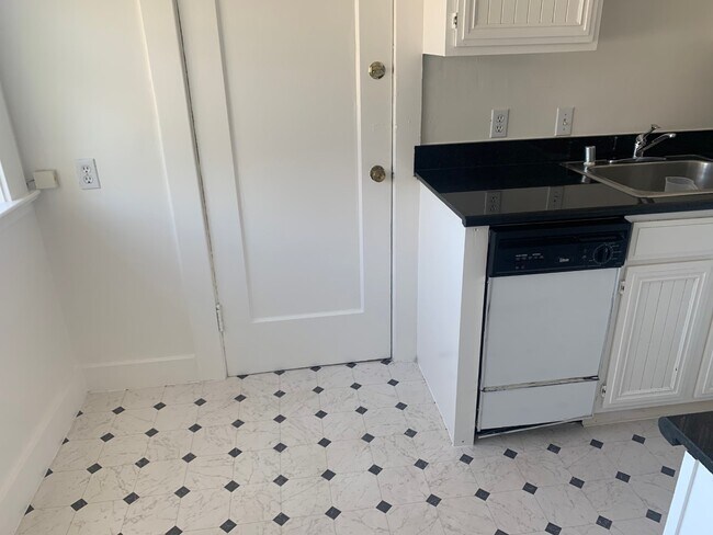 Área para comer - 121 Tilton Ave