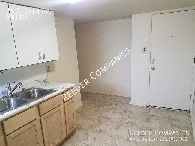 Building Photo - Studio Apartment with ALL Utilities Included