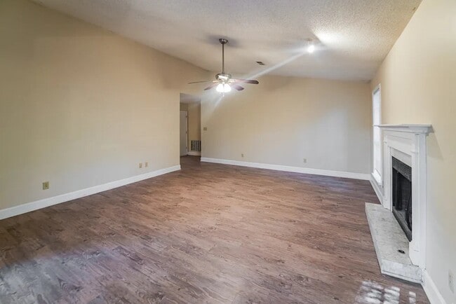 Building Photo - 7854 Dogwood Way
