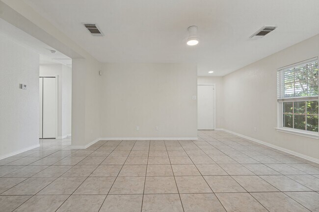 Building Photo - 9814 Alisa Brooke