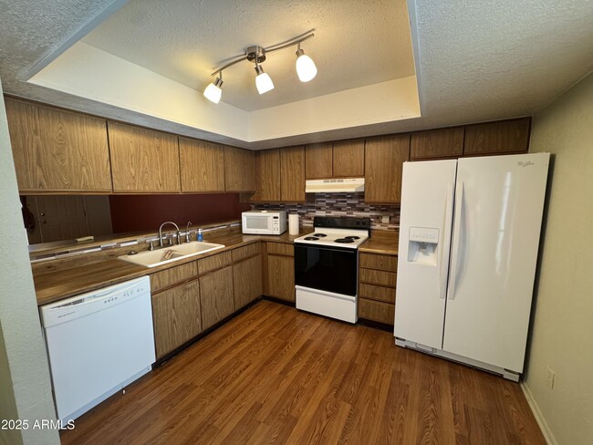 Building Photo - 1765 S Fairway Cir