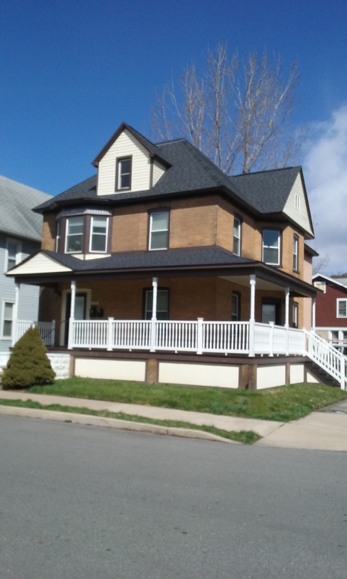 Primary Photo - 1202 Isabella St
