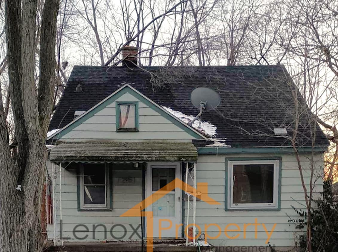 Primary Photo - 3 Bedroom Home In Pontiac