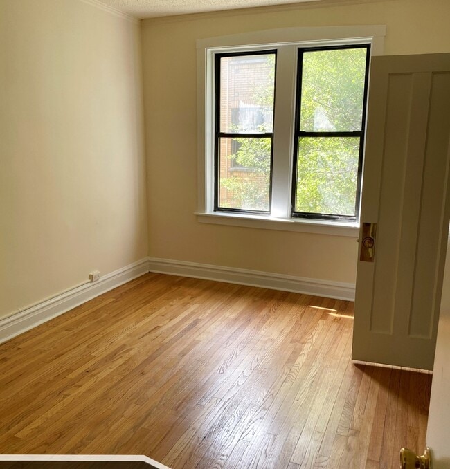 Foto del edificio - 1540 N Kedzie Ave