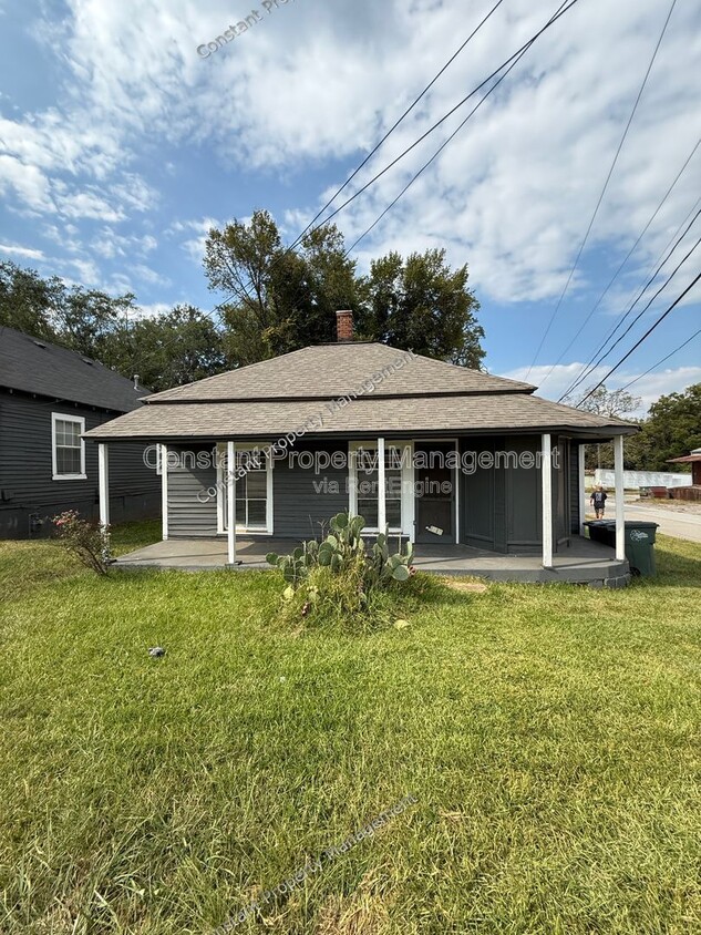 Foto principal - 825 E Broadway St