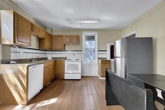 Building Photo - 356 Stewart St