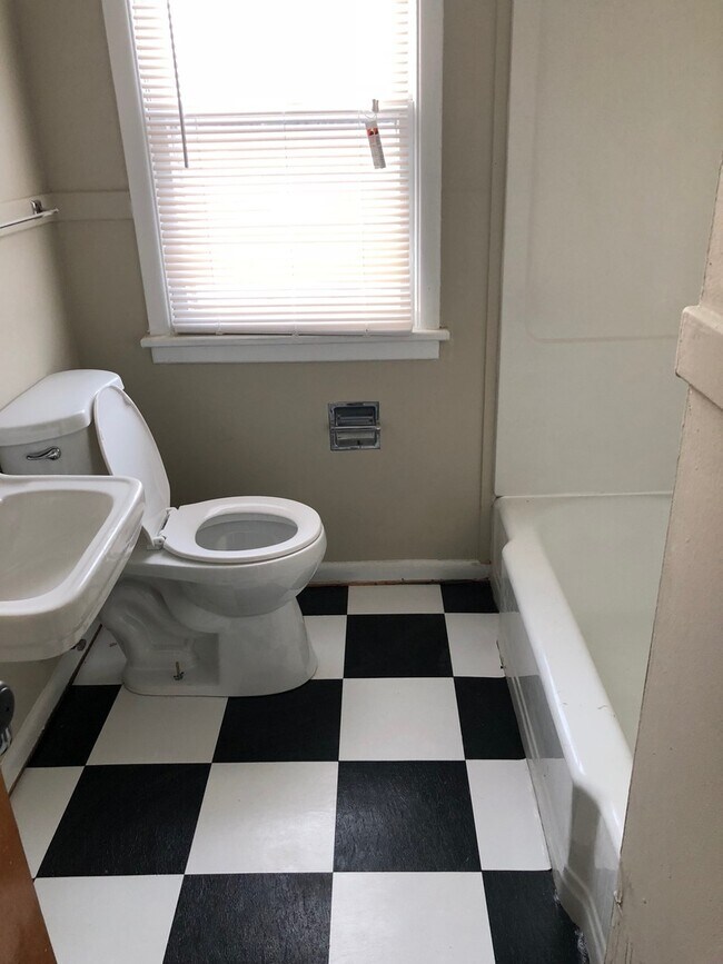 Foto del edificio - 103-105-105 Hampden Rd