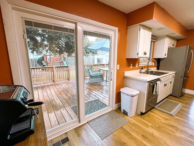 Building Photo - Beauitful Spacious Home