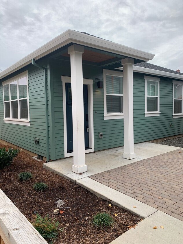 Foto principal - 6728 SE Cora St.