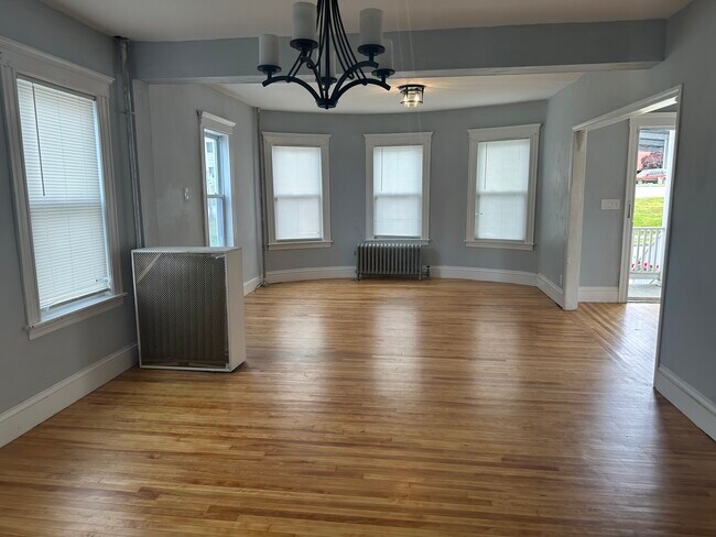 Building Photo - 90 Vernon St