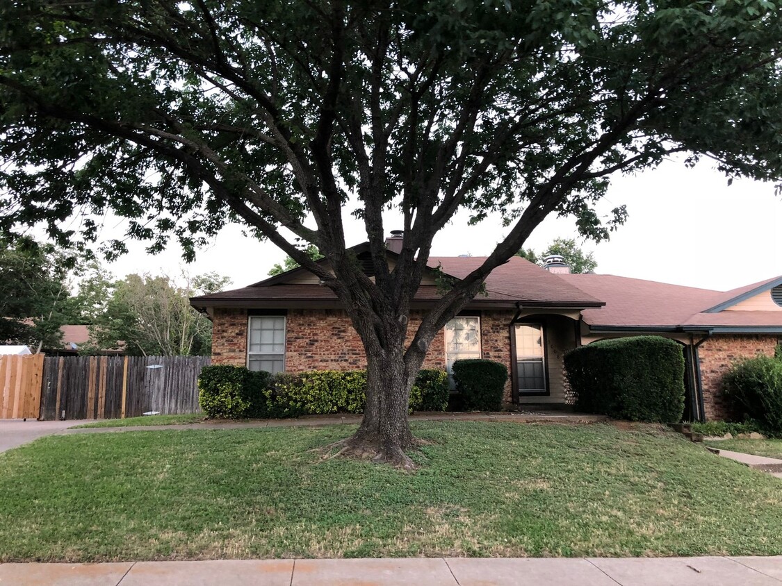 Primary Photo - Two Bedroom 1.5 Bath Duplex Unit in Euless