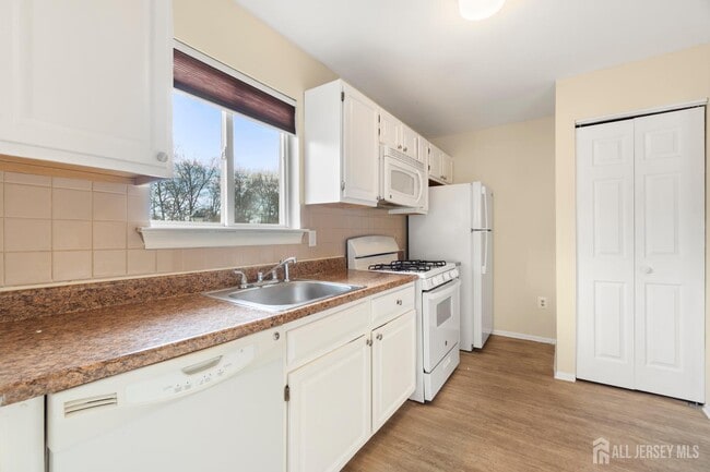 Building Photo - 1606 Madaline Dr