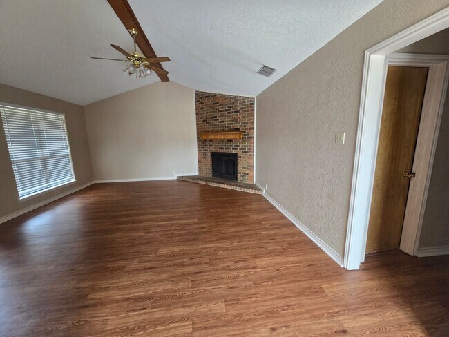 Foto del edificio - 1507 Lindsey Ln