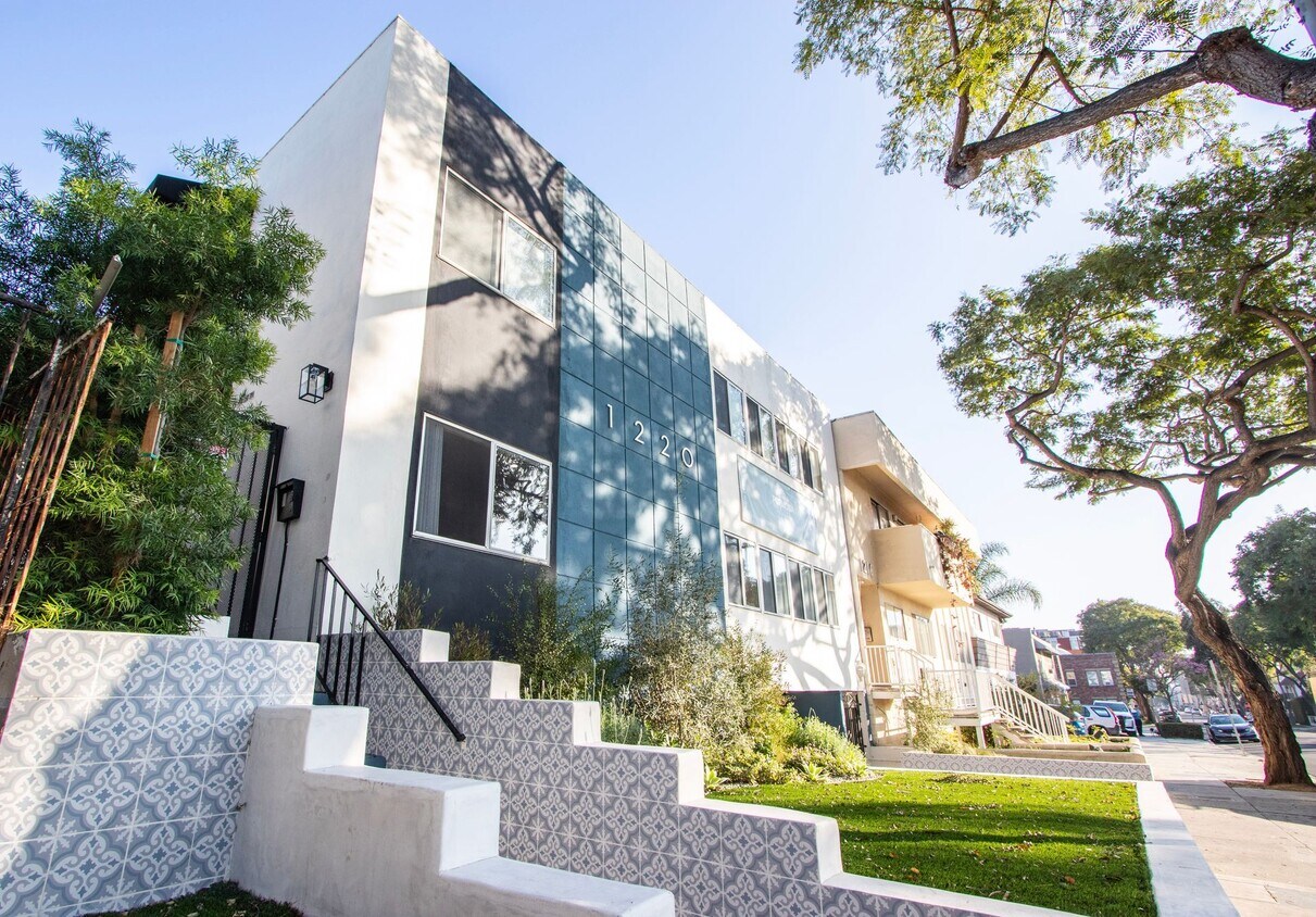 Foto principal - 1220 N. Formosa Ave