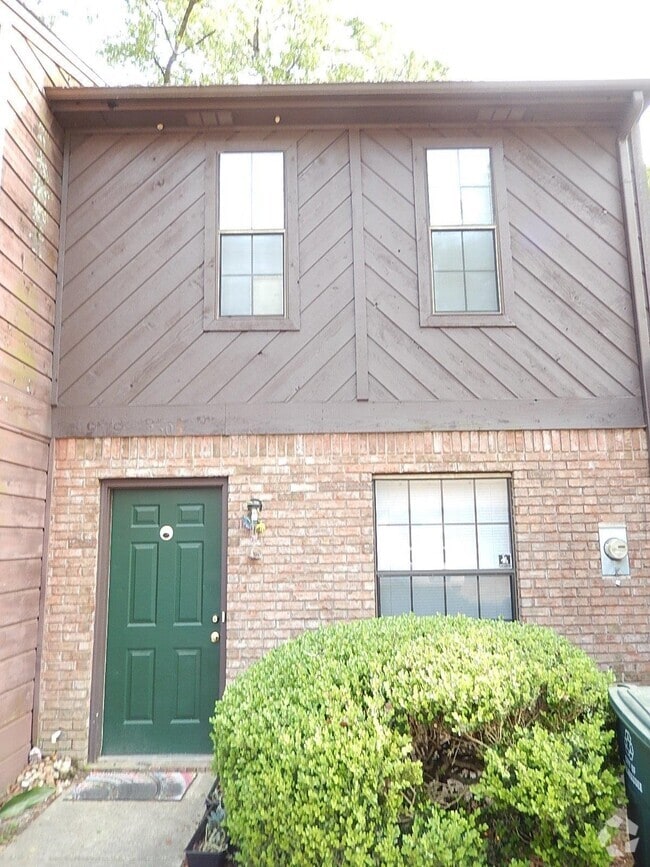 Building Photo - 2303 Hartsfield Way