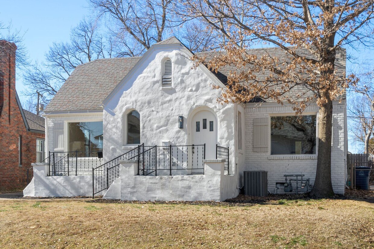 Foto principal - 1338 S Florence Ave