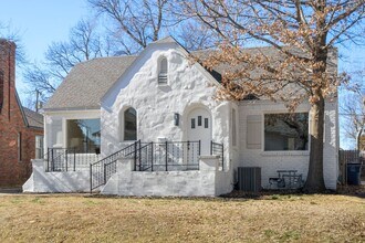 Building Photo - 1338 S Florence Ave