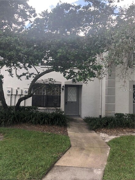 Foto del edificio - 803 Pine Ridge Rd