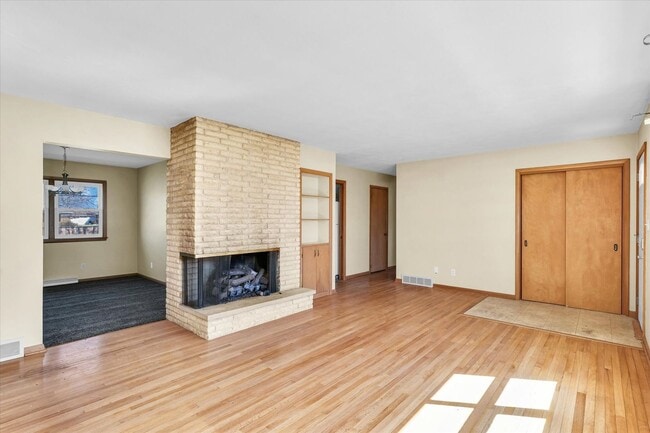 Foto del edificio - 220 Ivanhoe Way