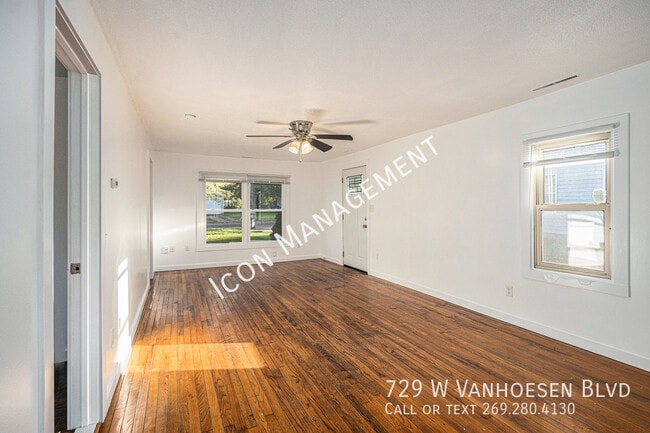 Building Photo - 729 W Van Hoesen Blvd