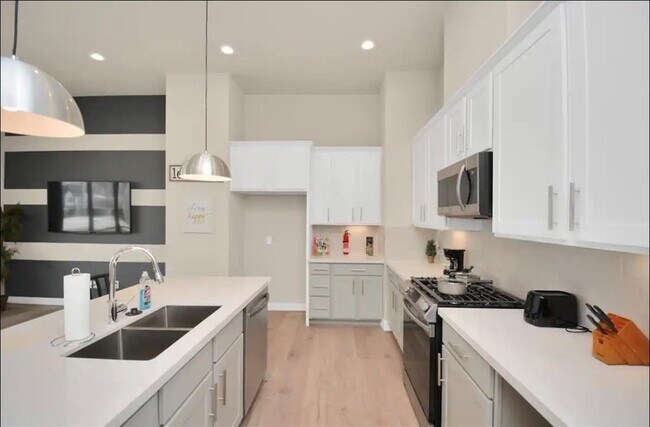 Foto del edificio - 3322 Hutchins St