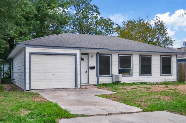 Building Photo - 5321 Tarawa Rd