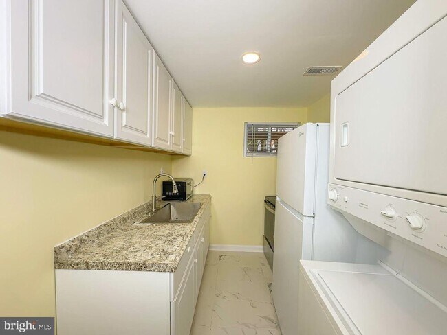 Foto del edificio - 9614 Meadow Lark Ave